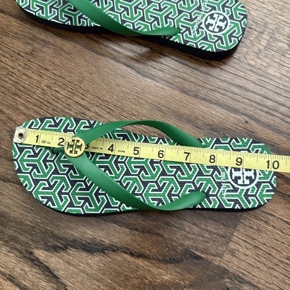 Tory Burch Geometric Green Flip Flops 8.5 Perfect Like New, Worn Once - Picture 5 of 7